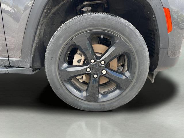 Photo of 2023 Baltic Gray Metallic Clearcoat Jeep Grand Cherokee