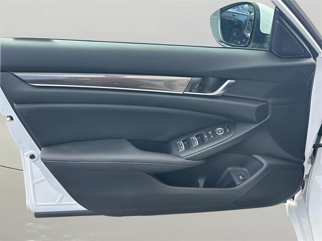 Photo of 2020 Platinum White Pearl Honda Accord