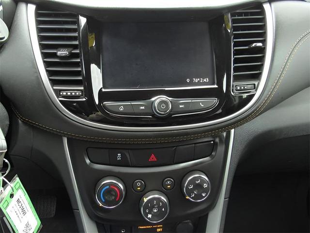 Photo of 2022 Silver Ice Metallic Chevrolet Trax