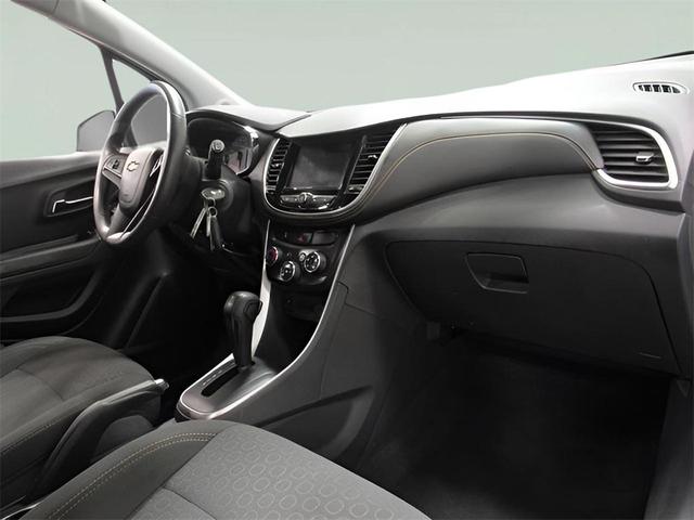 Photo of 2022 Silver Ice Metallic Chevrolet Trax