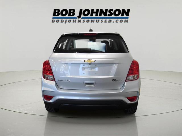 Photo of 2022 Silver Ice Metallic Chevrolet Trax