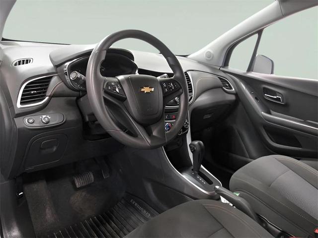 Photo of 2022 Silver Ice Metallic Chevrolet Trax
