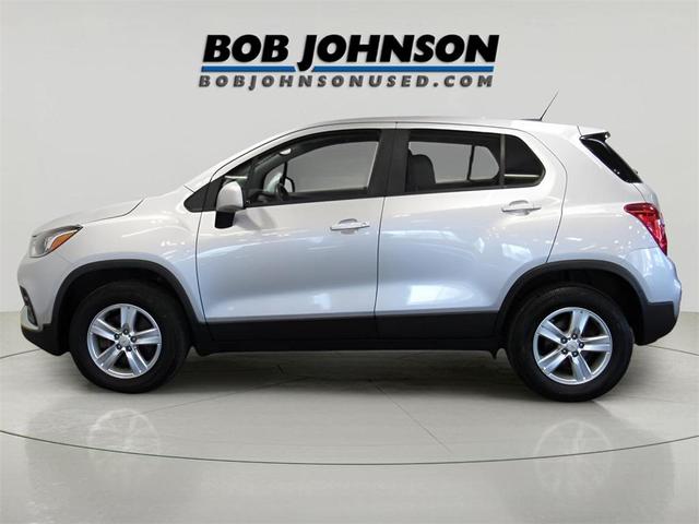 Photo of 2022 Silver Ice Metallic Chevrolet Trax