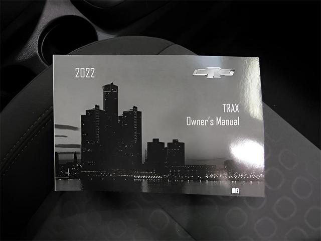 Photo of 2022 Silver Ice Metallic Chevrolet Trax