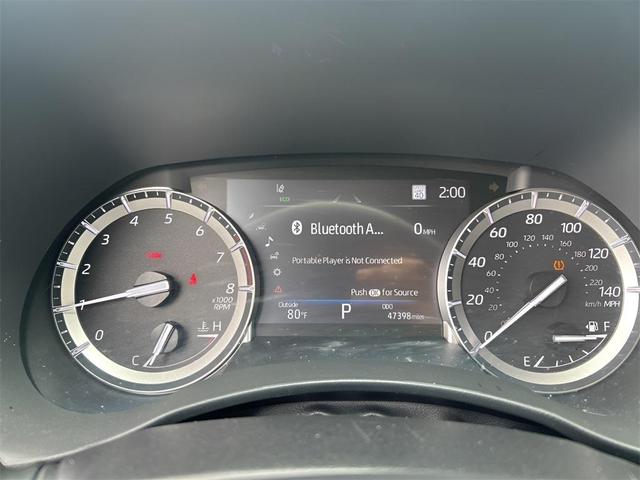 Photo of 2022 White Toyota Highlander
