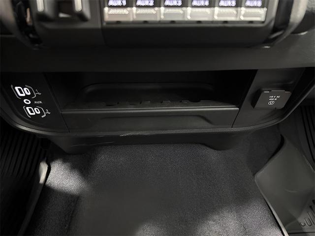 Photo of 2025 Bright White Clearcoat RAM 2500