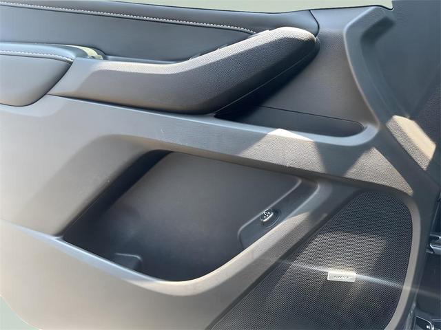 Photo of 2021 Satin Steel Metallic Chevrolet Traverse