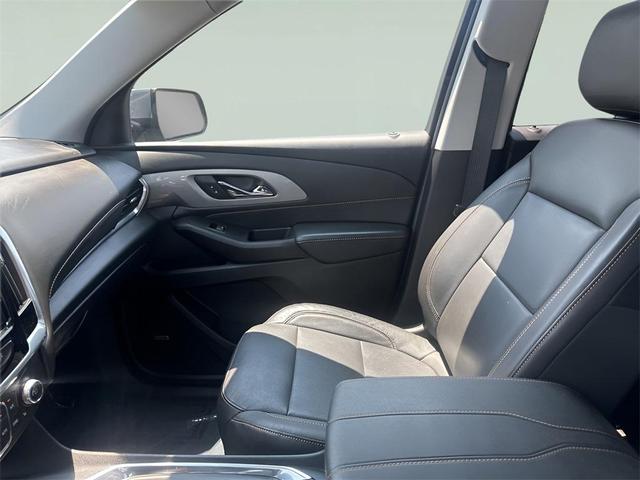 Photo of 2021 Satin Steel Metallic Chevrolet Traverse