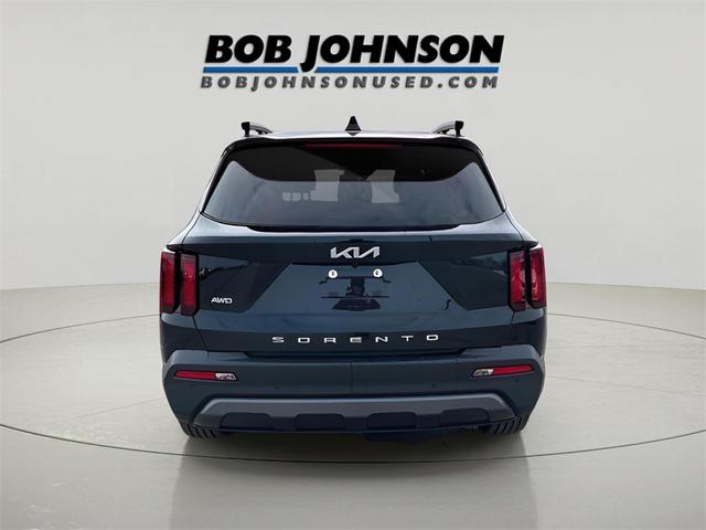 Photo of 2022 Ebony Black Kia Sorento