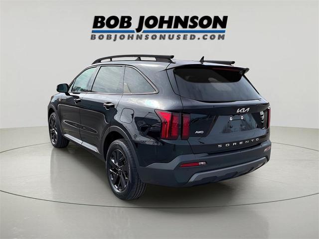 Photo of 2022 Ebony Black Kia Sorento