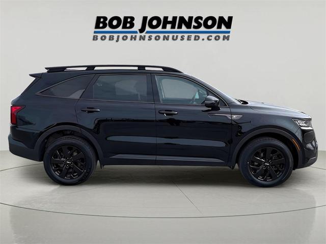 Photo of 2022 Ebony Black Kia Sorento