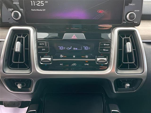 Photo of 2022 Ebony Black Kia Sorento