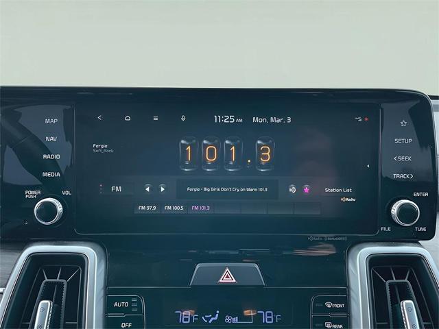 Photo of 2022 Ebony Black Kia Sorento