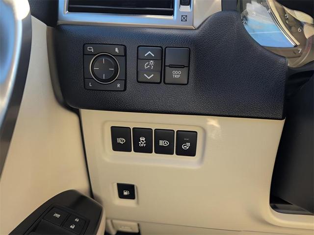 Photo of 2023 Eminent White Pearl Lexus GX 460