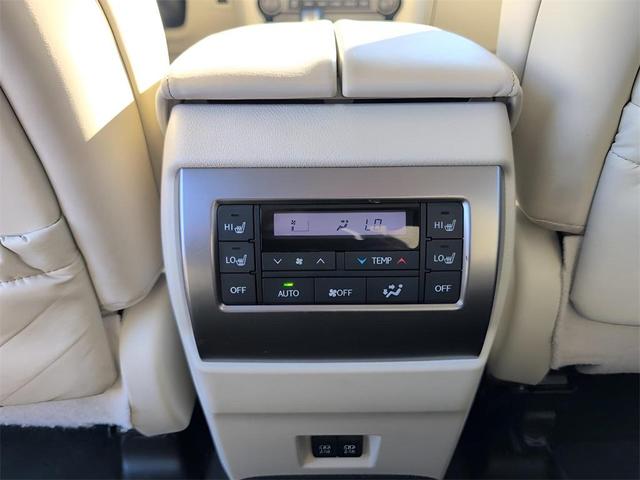 Photo of 2023 Eminent White Pearl Lexus GX 460