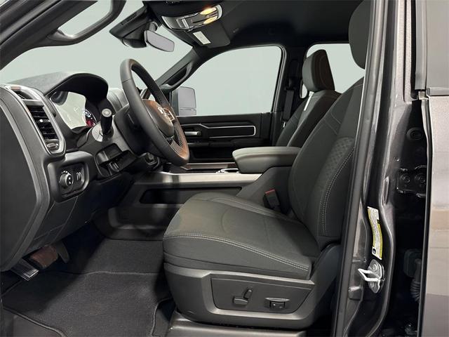 Photo of 2025 Granite Crystal Metallic Clearcoat RAM 2500