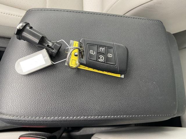 Photo of 2019 Pure White Volkswagen Tiguan