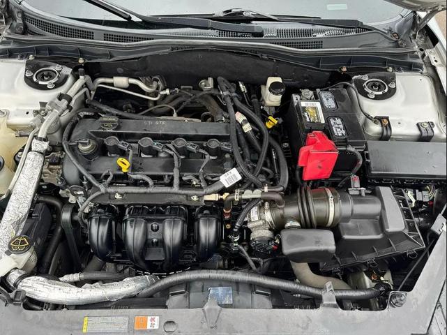 Photo of 2011 Ingot Silver Metallic Ford Fusion
