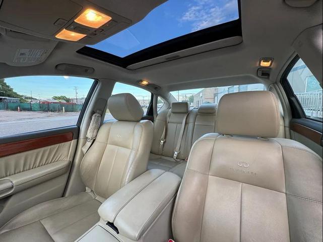 Photo of 2006 Ivory Pearl INFINITI M35x