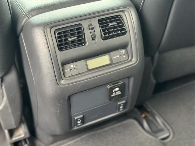 Photo of 2016 Magnetic Black Metallic Nissan Pathfinder