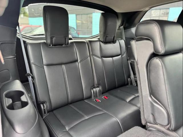 Photo of 2016 Magnetic Black Metallic Nissan Pathfinder