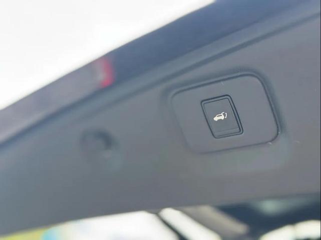 Photo of 2016 Magnetic Black Metallic Nissan Pathfinder