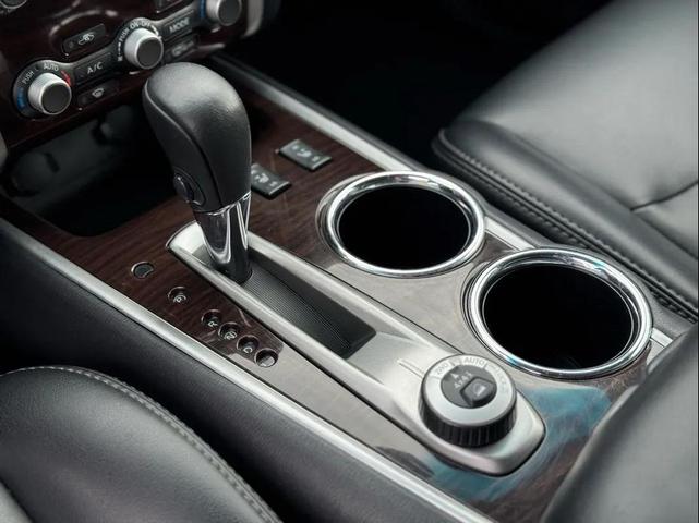 Photo of 2016 Magnetic Black Metallic Nissan Pathfinder