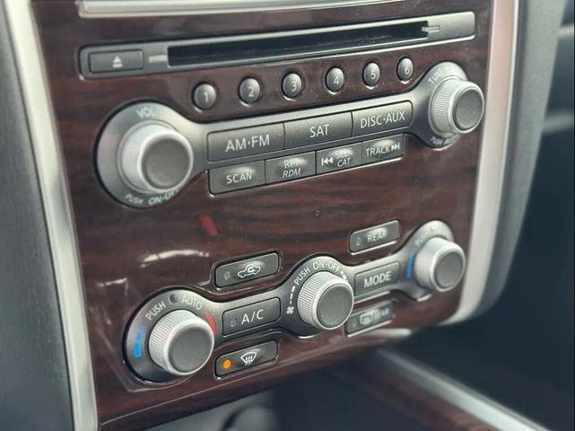 Photo of 2016 Magnetic Black Metallic Nissan Pathfinder