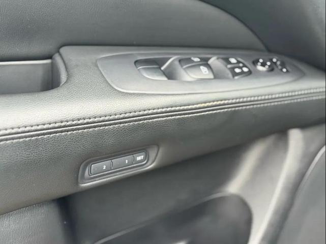 Photo of 2016 Magnetic Black Metallic Nissan Pathfinder