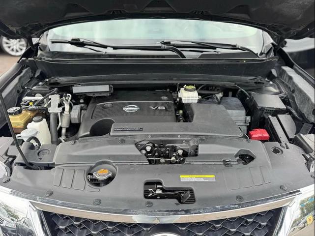 Photo of 2016 Magnetic Black Metallic Nissan Pathfinder