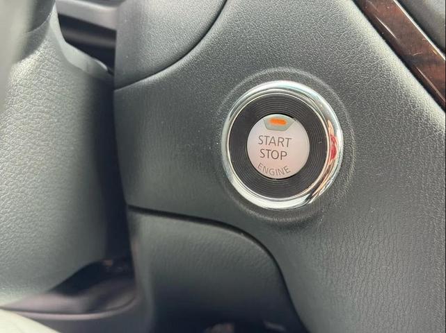 Photo of 2016 Magnetic Black Metallic Nissan Pathfinder