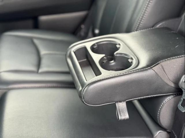 Photo of 2016 Magnetic Black Metallic Nissan Pathfinder