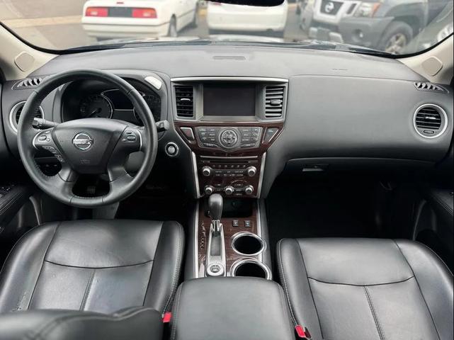 Photo of 2016 Magnetic Black Metallic Nissan Pathfinder