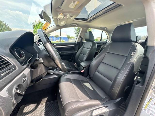 Photo of 2010 Reflex Silver Metallic Volkswagen Jetta