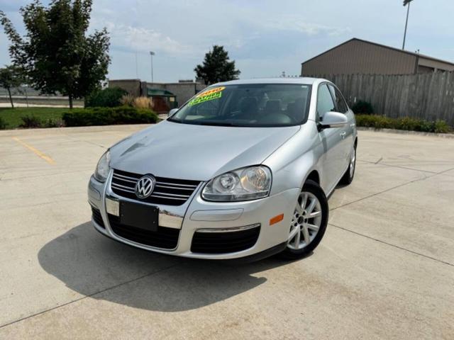 Photo of 2010 Reflex Silver Metallic Volkswagen Jetta