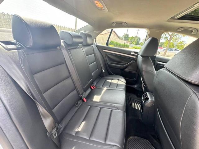 Photo of 2010 Reflex Silver Metallic Volkswagen Jetta