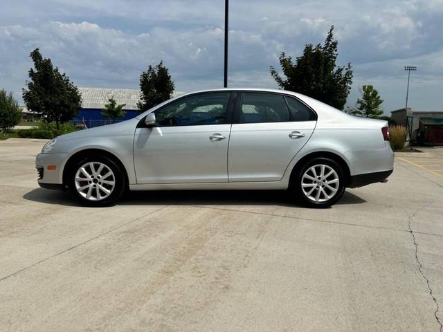 Photo of 2010 Reflex Silver Metallic Volkswagen Jetta