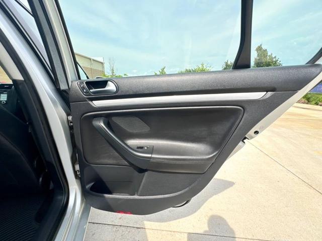 Photo of 2010 Reflex Silver Metallic Volkswagen Jetta