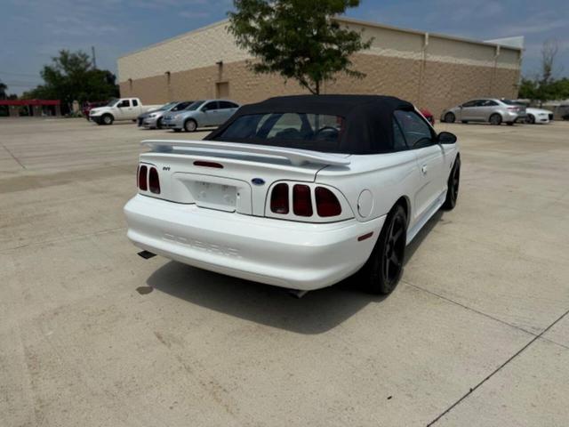 Photo of 1997 Crystal White Clearcoat Ford Mustang