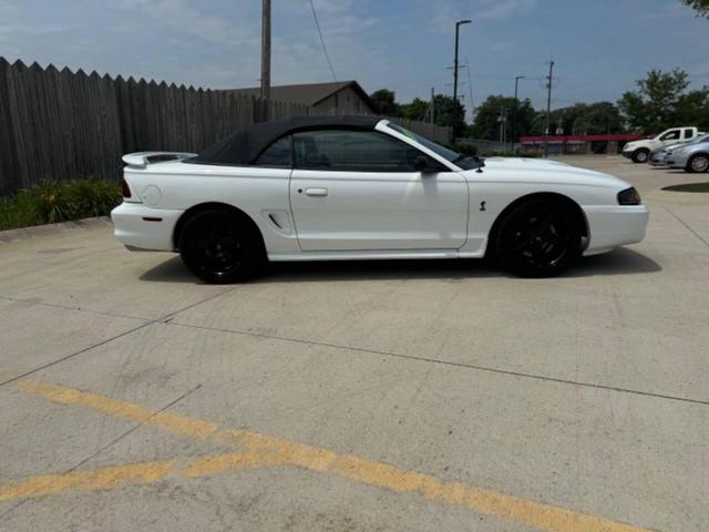 Photo of 1997 Crystal White Clearcoat Ford Mustang