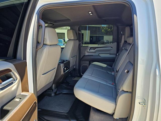 Photo of 2023 Summit White GMC Sierra 1500