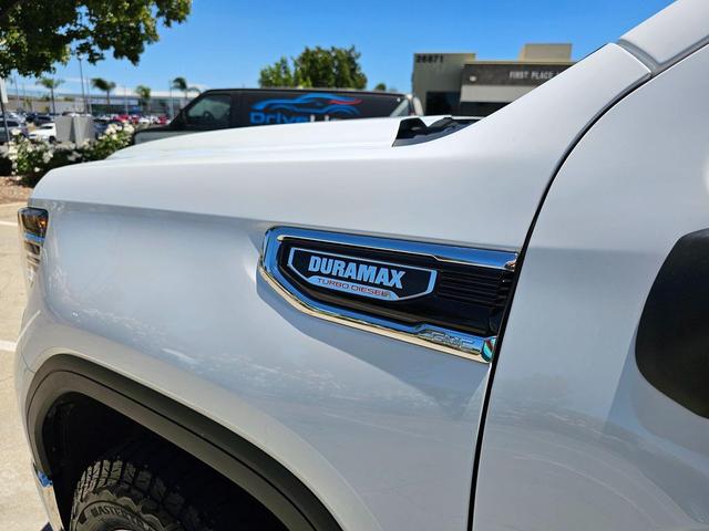 Photo of 2023 Summit White GMC Sierra 1500