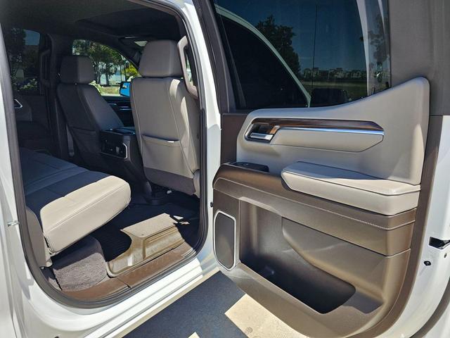 Photo of 2023 Summit White GMC Sierra 1500