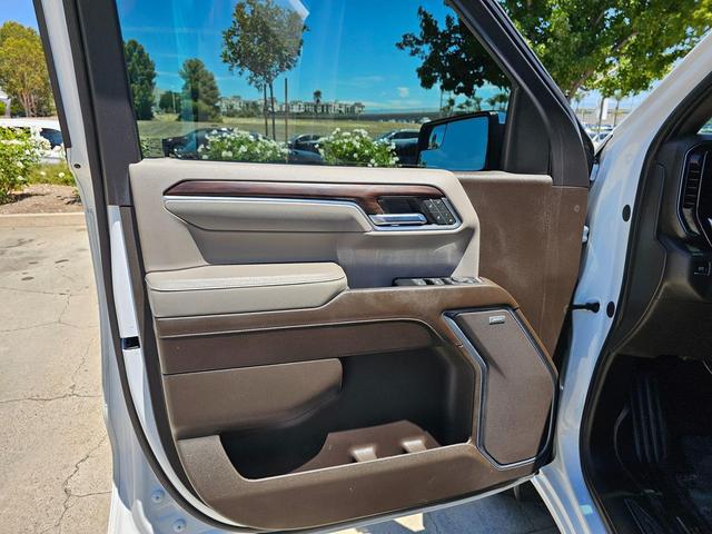 Photo of 2023 Summit White GMC Sierra 1500