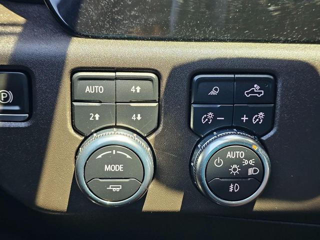 Photo of 2023 Summit White GMC Sierra 1500