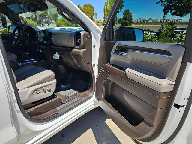 Photo of 2023 Summit White GMC Sierra 1500