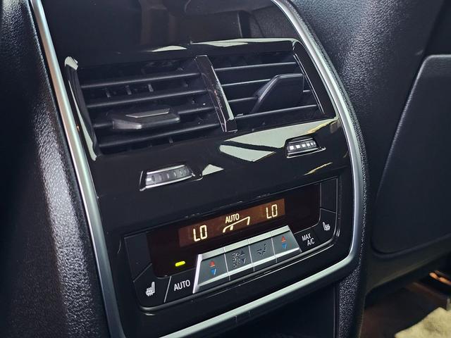 Photo of 2025 Carbon Black Metallic BMW X6