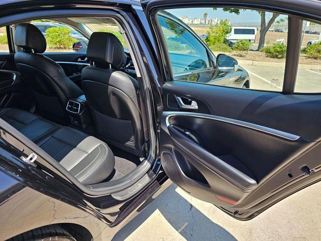 Photo of 2025 Vik Black Genesis G70