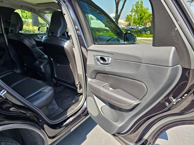 Photo of 2024 Onyx Black Metallic Volvo XC60