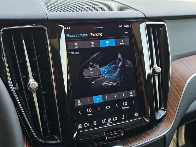 Photo of 2024 Onyx Black Metallic Volvo XC60